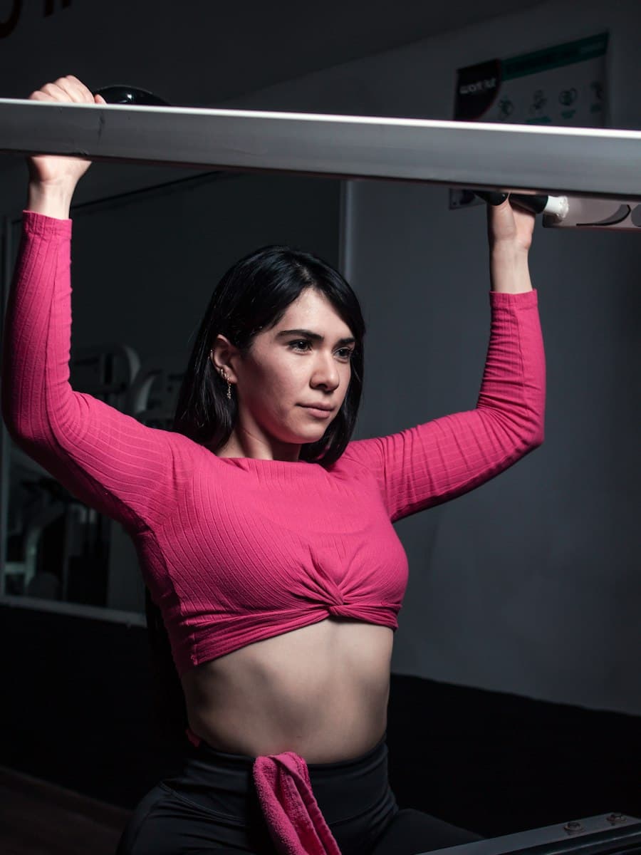 Mariam Z., online coaching client from Lahore, doing pull-ups after 16 weeks